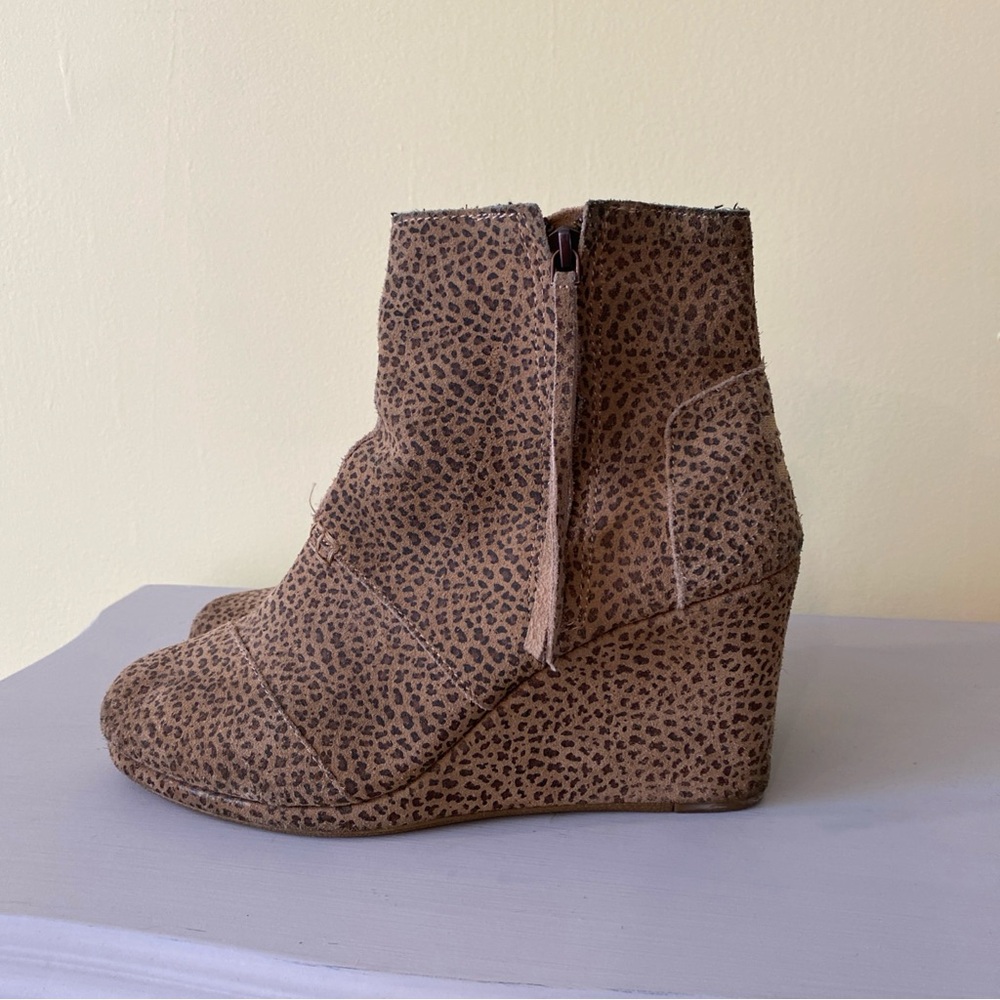 TOMS Women's leopard print wedge shoe, size 10 W - Picture 4 of 9